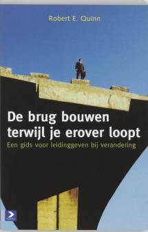 De brug bouwen terwijl je erover loopt